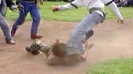 Dùng vỏ chai bia đánh chết người rồi bỏ trốn