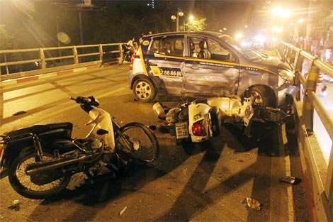 Khởi tố vụ taxi gây TNGT liên hoàn trên cầu vượt Tây Sơn – Chùa Bộc