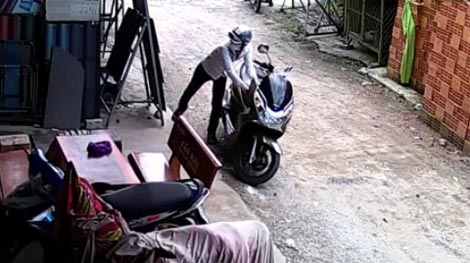 Lấy giùm xe rồi chiếm đoạt