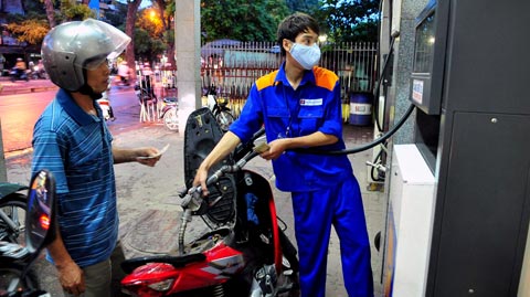 Xăng tiếp tục giảm nhẹ 258 đồng/lít