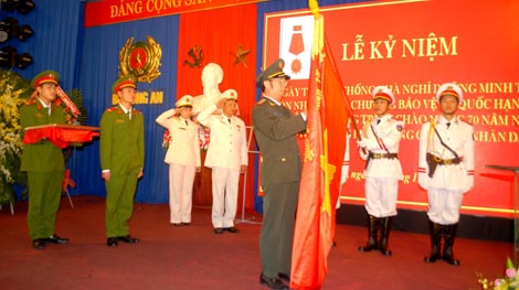 Trao tặng Huân chương Bảo vệ Tổ quốc cho Nhà nghỉ dưỡng Minh Tâm