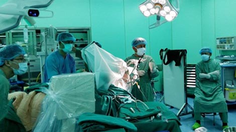 “Đặt điện cực não sâu” cơ hội cho bệnh nhân Parkinson