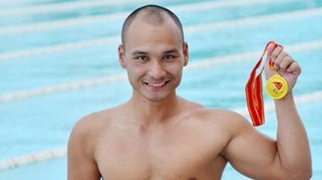 Nghị lực phi thường của “kình ngư” không chân