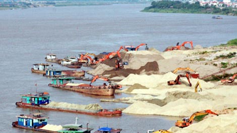 Khai thác cát sỏi vi phạm công trình giao thông đường thủy bị phạt tới 65 triệu đồng