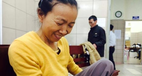 Suy thận vẫn đi bán rau làm từ thiện