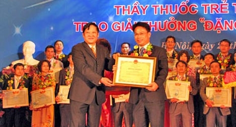10 thầy thuốc trẻ nhận Giải thưởng Đặng Thùy Trâm năm 2016
