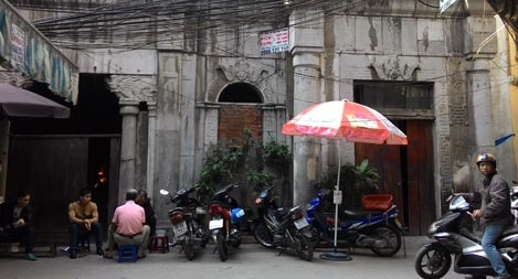 Kì lạ lăng mộ cổ giữa lòng Hà Nội từng là nơi ở của nhiều hộ dân