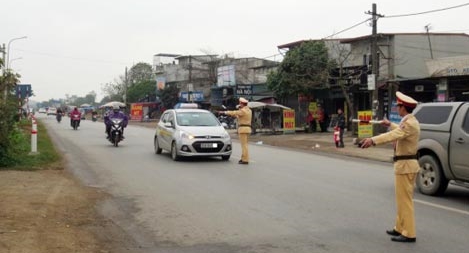 Nhiều vi phạm giao thông ở ngoại thành Hà Nội sau Tết