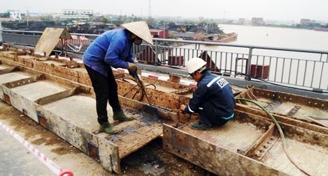 Cầu An Thái bị "trọng thương" sau vụ tàu đâm tạm thông xe