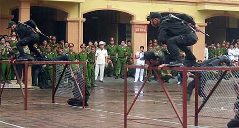 Cảnh sát cơ động lập công trên đường tuần tra