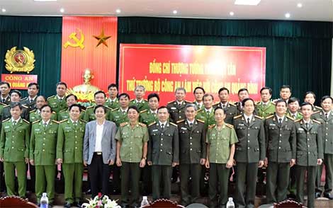 Thứ trưởng Trần Việt Tân kiểm tra công tác tại Công an Quảng Bình