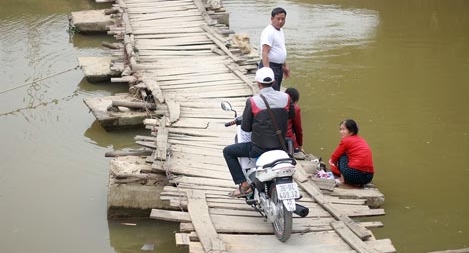 Người dân 2 thôn mòn mỏi giấc mơ về một cây cầu