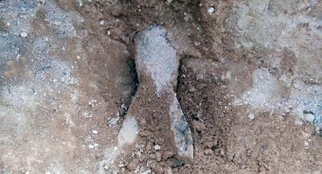 Đi đào huyệt phát hiện bom “khủng”