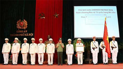 Lực lượng Tham mưu Công an TP Hà Nội đón nhận Huân chương Bảo vệ Tổ quốc hạng Nhì