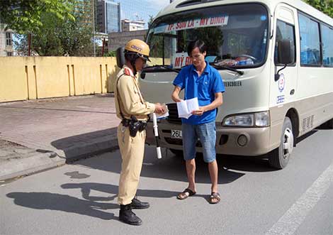 Hà Nội bất lực trước tình trạng xe “dù”, bến “cóc”?