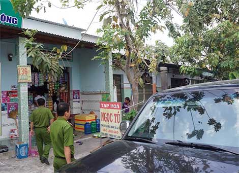 Bé gái 3 tuổi may mắn thoát hiểm kẻ sát hại mẹ