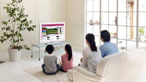 Đang xem truyền hình, bị cướp tấn công