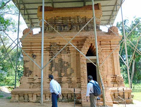 Di tích Mỹ Sơn xuống cấp trầm trọng vì thiếu tiền trùng tu