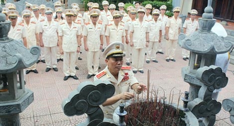 Tổng cục Chính trị CAND dâng hương tưởng nhớ Chủ tịch Hồ Chí Minh