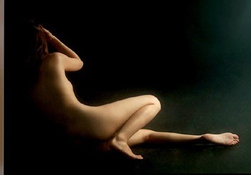 Bộ Tư pháp vào cuộc xung quanh qui định cấm người đẹp chụp ảnh nude