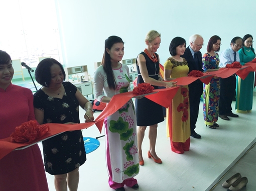 Đặt tượng cố Thủ tướng Thụy Điển tại Bệnh viện Nhi Trung ương