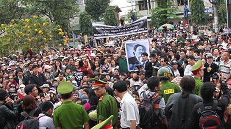 Hàng nghìn người tiễn biệt ông Nguyễn Bá Thanh