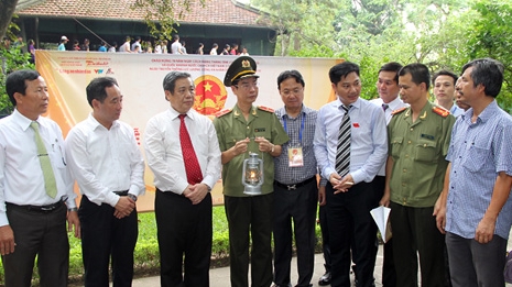 Lễ xin lửa truyền thống từ Khu di tích Chủ tịch Hồ Chí Minh 