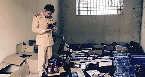 500 chai rượu lậu trên đường ra Hà Nội 