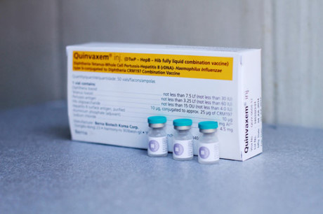 Bé 2 tháng tuổi tử vong sau tiêm Quinvaxem do sốc phản vệ