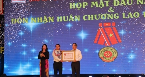 Tập đoàn Sao Mai đón nhận Huân chương Lao động hạng Ba