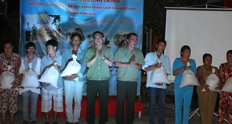 Tuổi trẻ Công an Cần Thơ "Hành quân về nguồn" giúp dân vượt khó