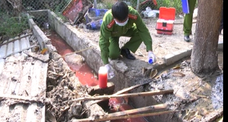 Kinh hãi nhổ lông vịt bằng... hóa chất