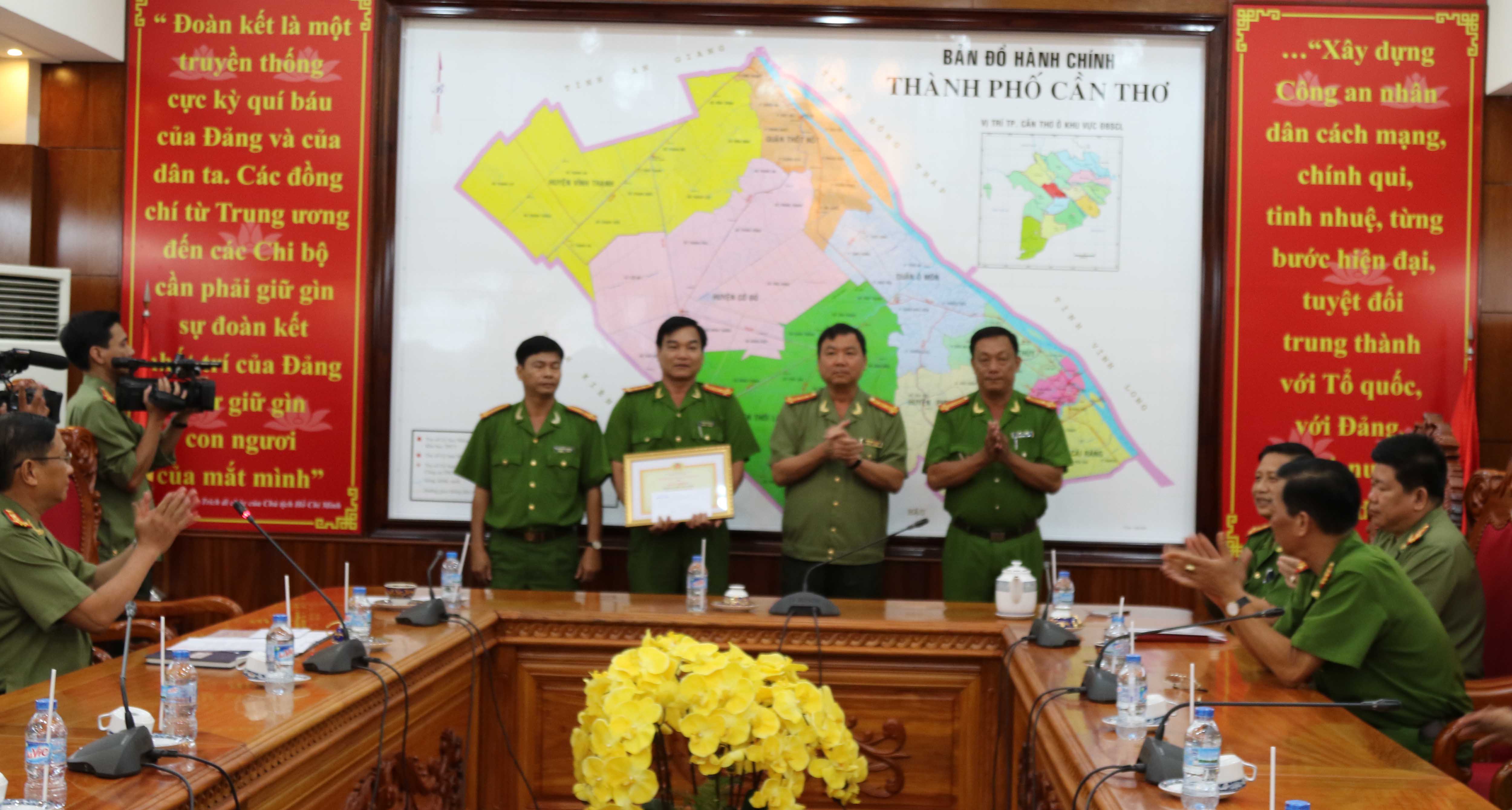 Phòng CSHS Công an TP Cần Thơ: Xứng danh Anh hùng