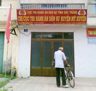 Khởi tố nguyên Chi cục trưởng Chi cục thi hành án dân sự 