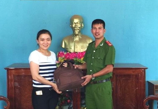 Nhặt được của rơi trả lại người mất