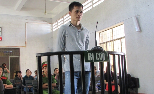 Y án 12 năm tù gã con rể dùng xe đuổi bố vợ té tử vong