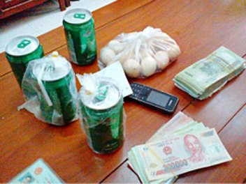 Cặp ‘mèo mả gà đồng’ gây mê cướp tài sản ‘quý ông’