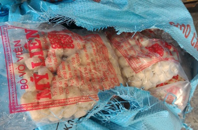 Xe khách chở 132 kg chả bò không rõ nguồn gốc