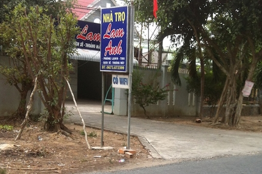 Cha ruột chở con gái vào nhà nghỉ rồi... giở trò