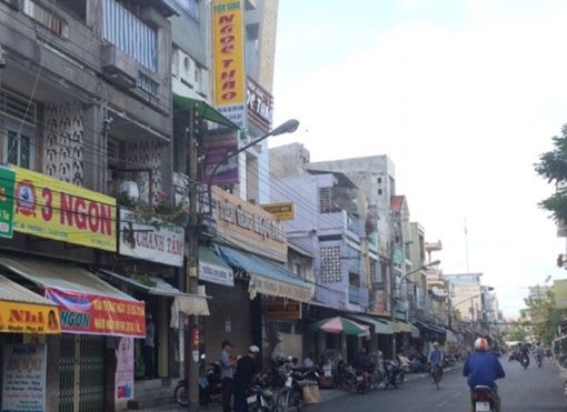 Xông vào nhà đâm chủ tiệm vàng trọng thương