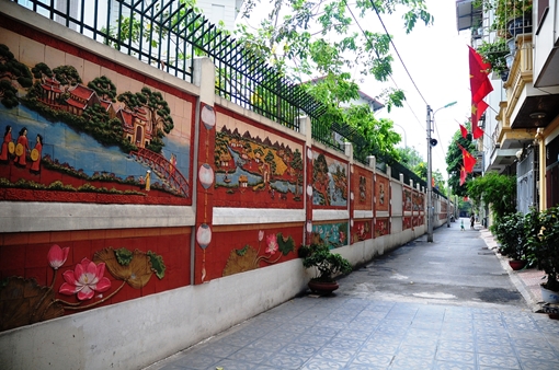 Bức tranh gốm độc đáo khiến nhiều người kinh ngạc