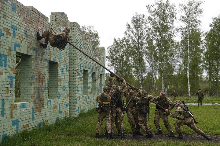 Xem đặc nhiệm Nga đang khổ luyện để bảo vệ World Cup