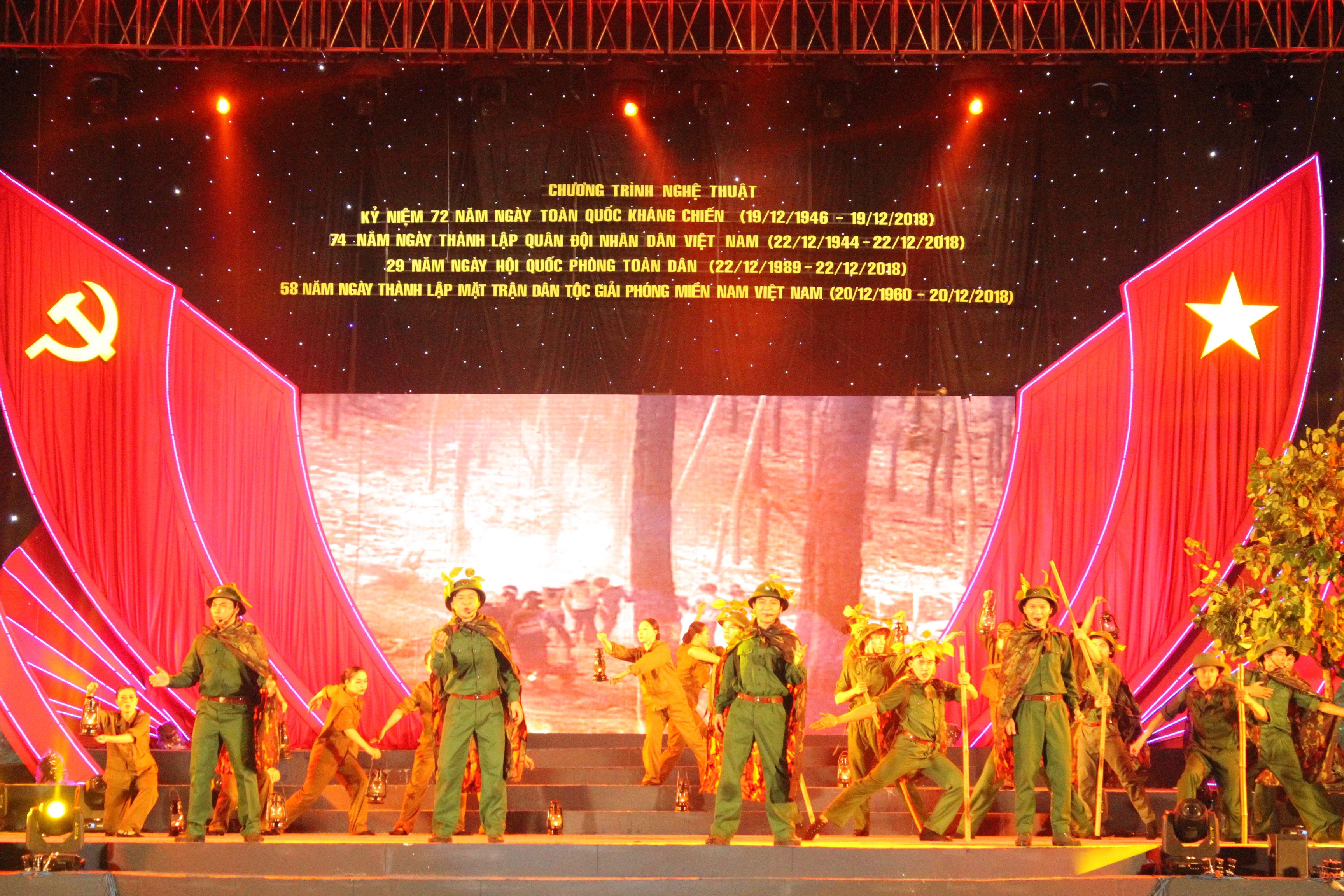 Biểu diễn nghệ thuật kỷ niệm 72 năm Ngày Toàn quốc kháng chiến