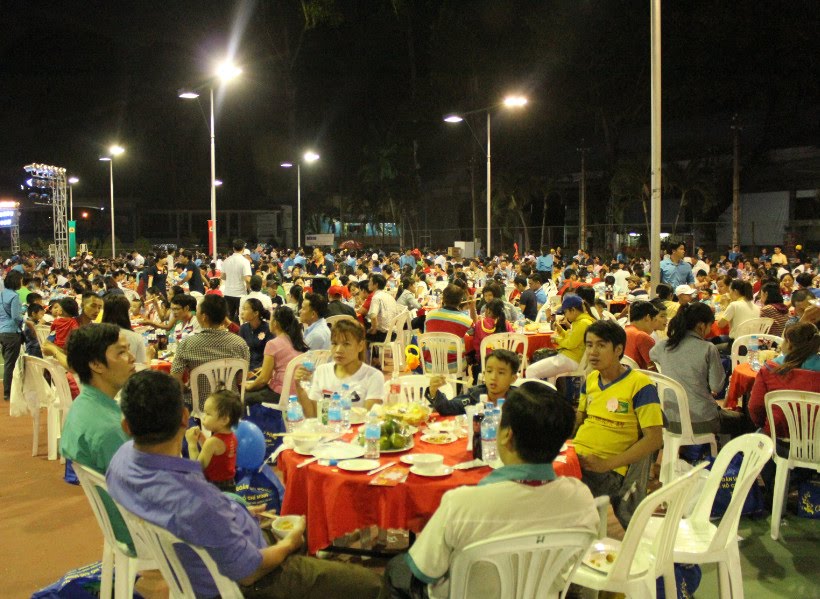 Tặng quà, vé máy bay Tết cho công nhân tiêu biểu