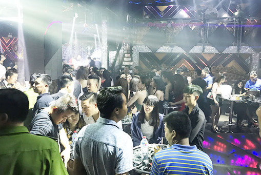 TPHCM ngừng hoạt động rạp chiếu phim, vũ trường, quán bar 