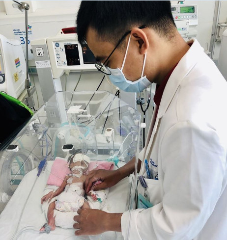 Kịp thời cấp cứu bé sinh non bị tắc ruột