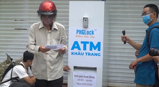 “ATM khẩu trang” nhận diện khuôn mặt ở TP Hồ Chí Minh