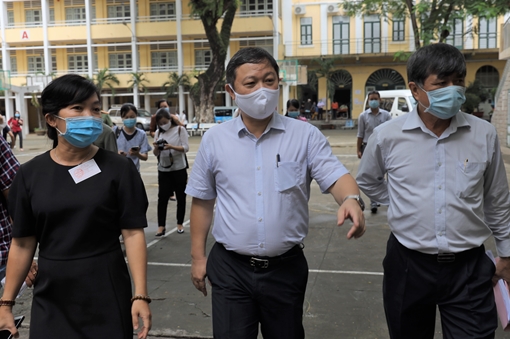 Kiểm tra công tác phòng chống COVID-19 tại các điểm thi