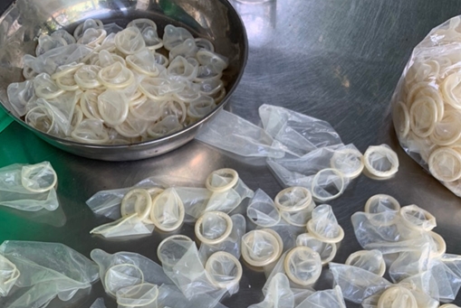Thu giữ hơn 300 ngàn bao cao su đã qua sử dụng