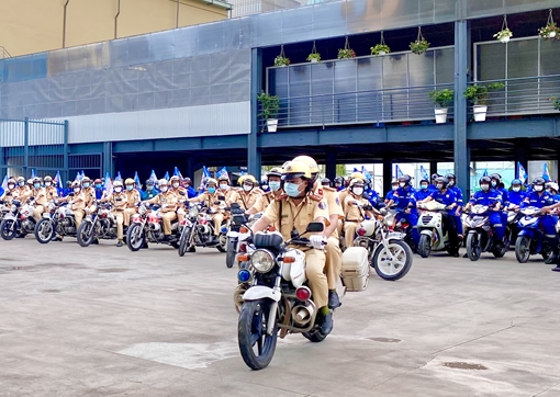 Đoàn thanh niên mở cao điểm tham gia đảm bảo trật tự ATGT